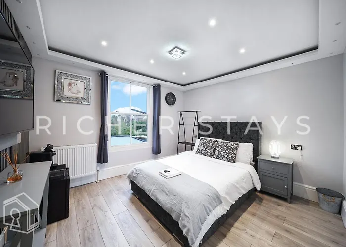 Hackney Suites - En-Suite Rooms & Amenities
